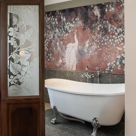 Miranamin Nest Lantana Suite With Bathtub, Kitchen