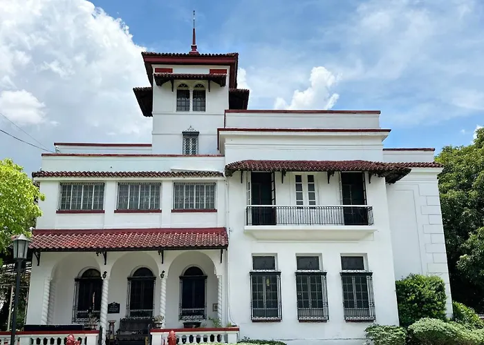 Miranamin Nest Lantana - Luxury In Unique Historic With Garden Access, Indoor Plunge Pool, Self-service Breakfast, Rooftop, Bathtub, Private Kitchen * Manila